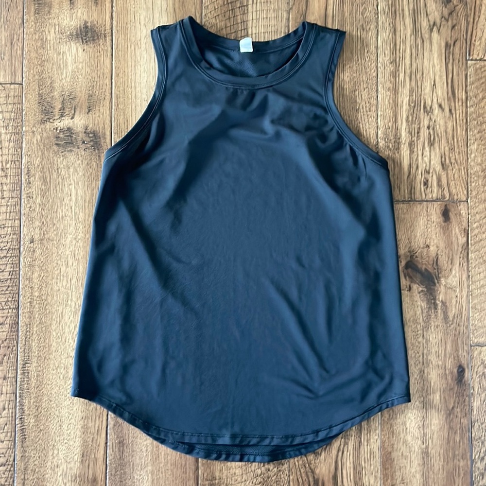Lululemon High Neck Run and Train Tank EXC COND